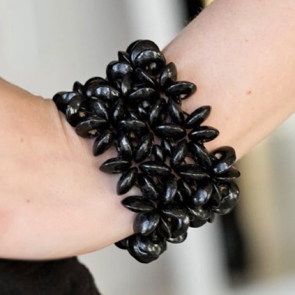 3/$20 Paparazzi Hawaiian Haven Floral Black Bracelet